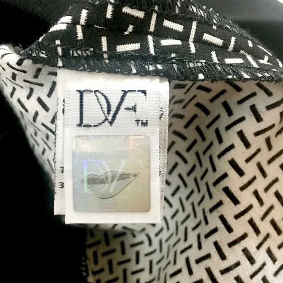 Diane Von Furstenburg Printed Stretch Crepe Dress - Picture 6 of 7